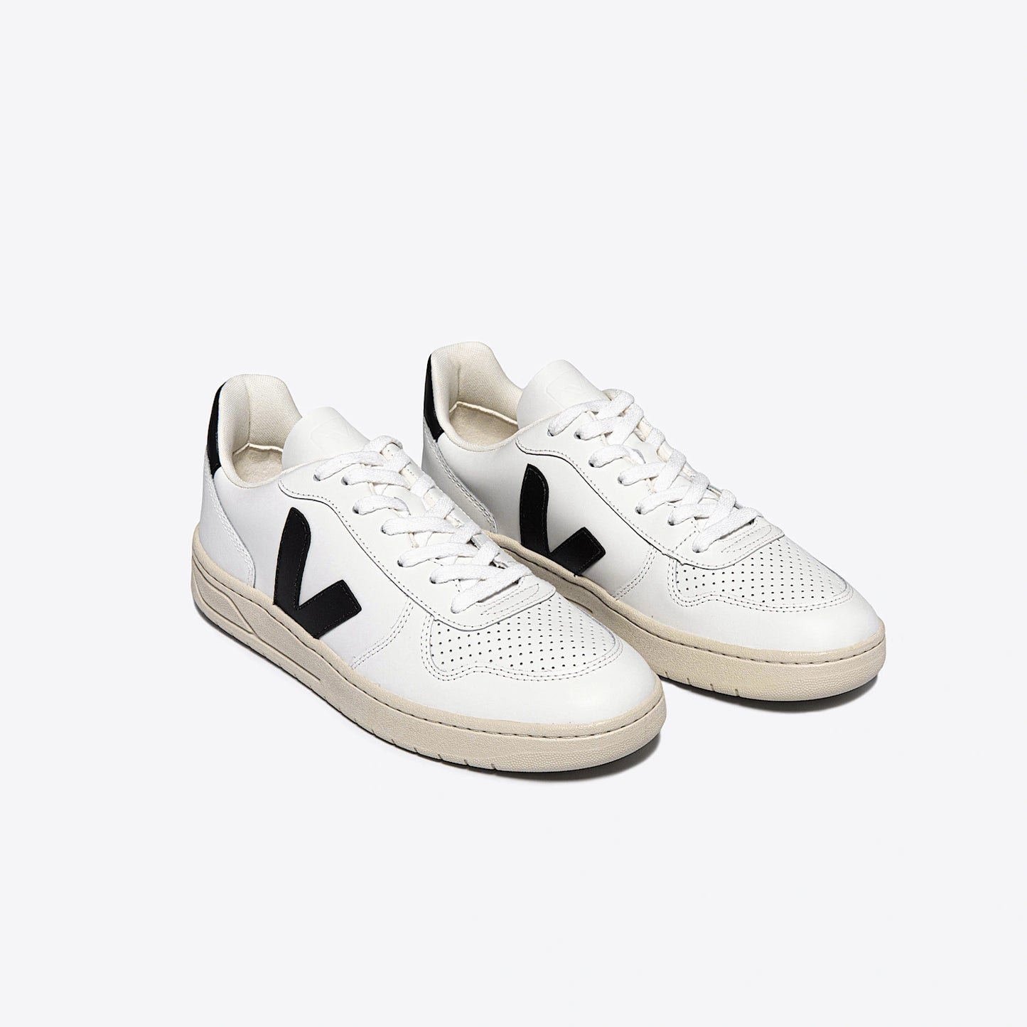 Veja Man V-10 Sustainable Sneaker - Ndoros