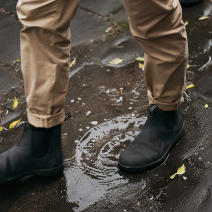 Blundstone Unisex Original Series 587 Unisex Round Toe Premium Water Resistant Leather Chelsea Boots , Rustic Black