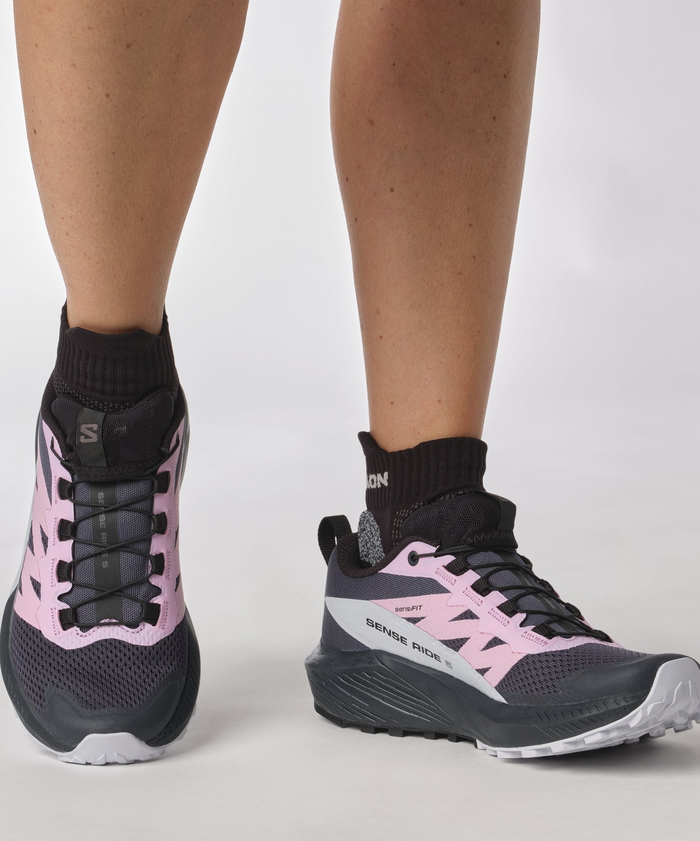 Salomon Women's Sense Ride 5 Trail Running Shoes, Black/Pink